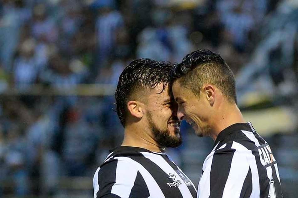 Botafogo não dá chances e vence o Corinthians. Siga o pós-jogo!