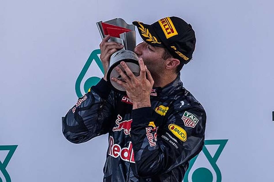 Ricciardo aliviado depois de bater na trave três vezes em 2016