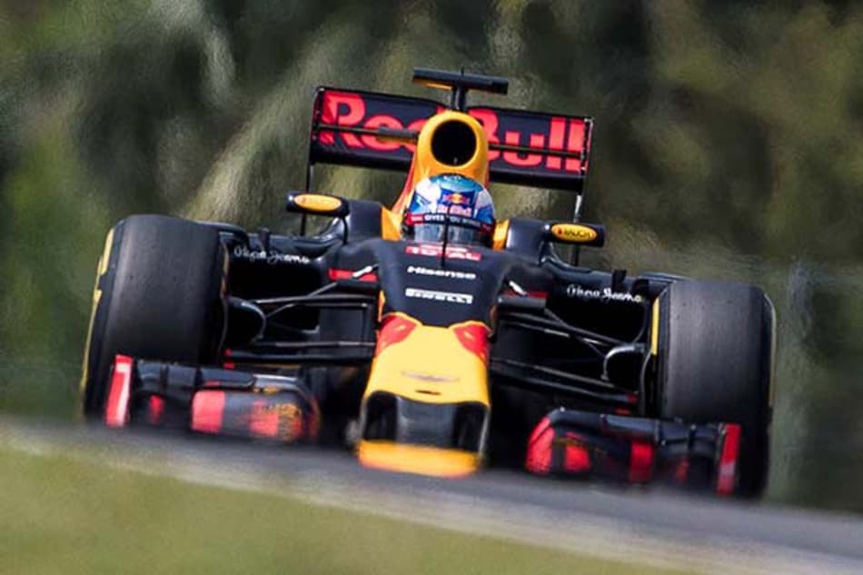 Ricciardo se diz "emocionado" com vitória na Malásia