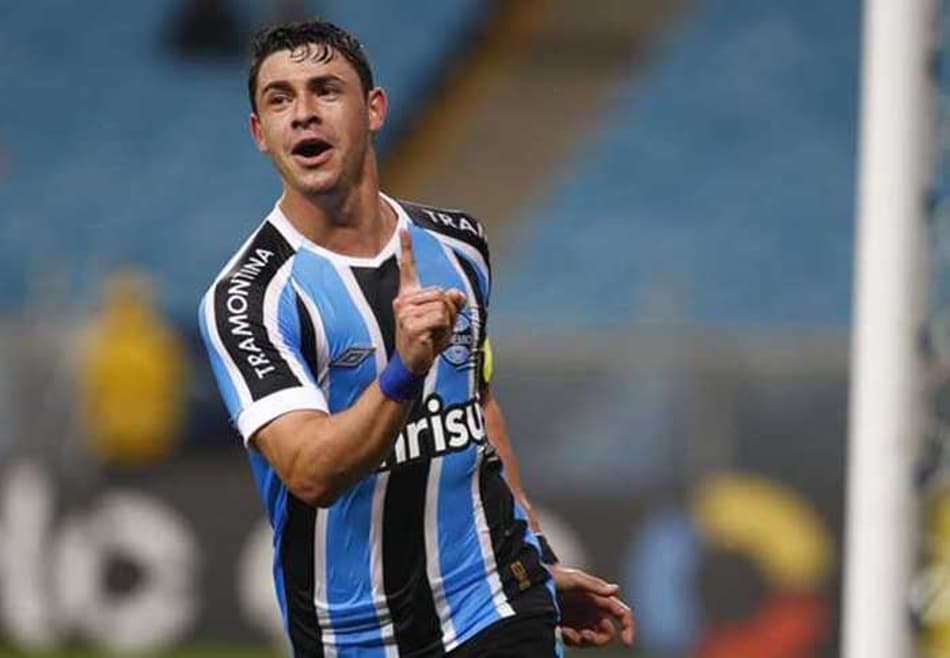 Giuliano está na pista! Relembre alguns golaços do meia pelo Grêmio