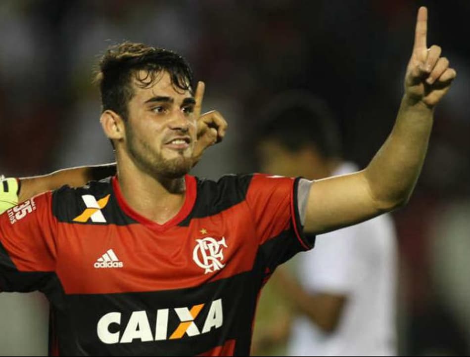 Flamengo acerta patrocínio visando as categorias de base