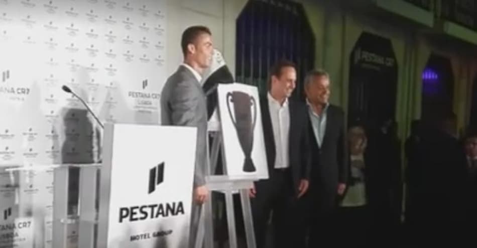CR7 inaugura hotel e já fala em se aposentar: 'A vida não é só futebol'