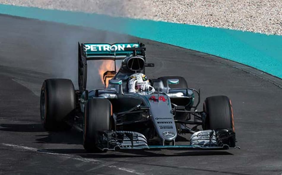 Mercedes identifica falha no motor de Hamilton
