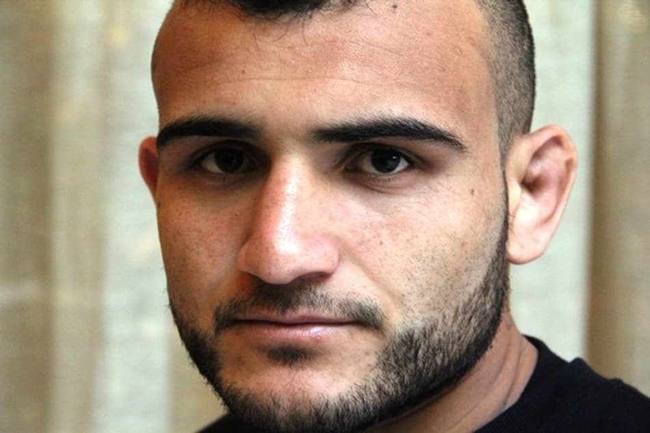 Lineker recebe suspensão médica de um mês após batalha com Dodson