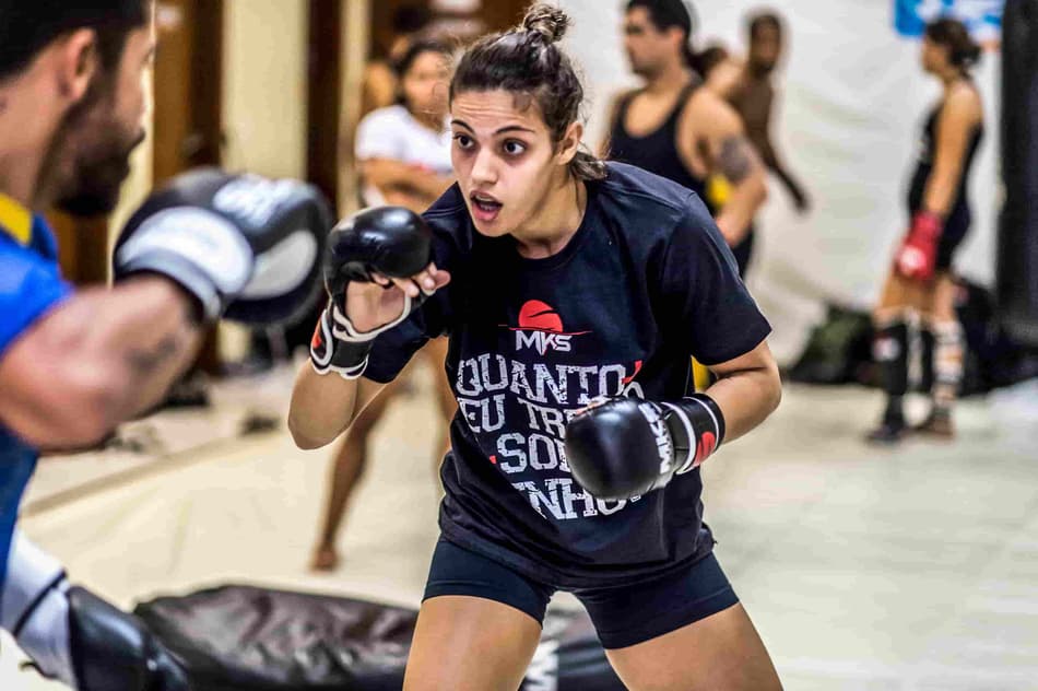 Poliana comemora estreia marcada no UFC e projeta vida longa no evento