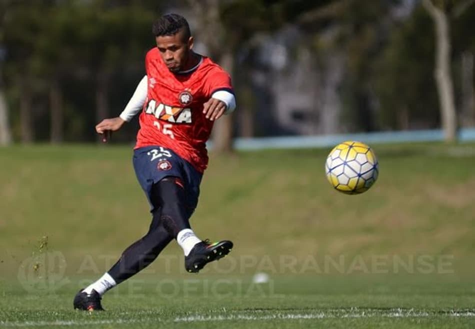 Jogadores do Atlético-PR comemoram o aumento de vagas para a Libertadores