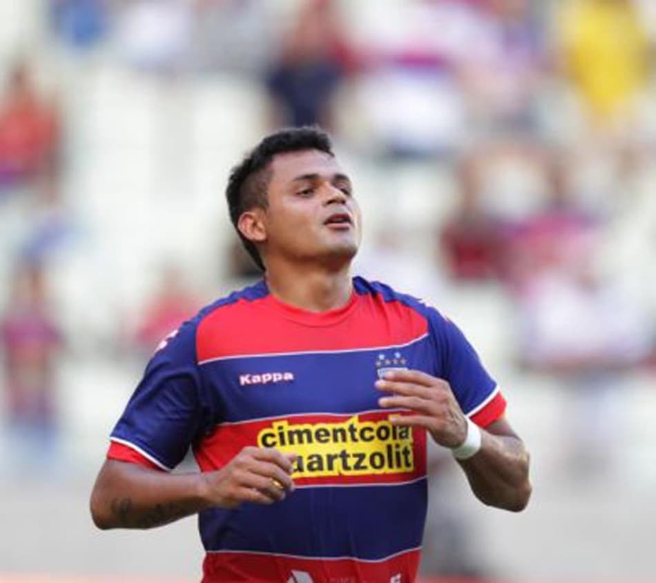 Santa Cruz anuncia a chegada do meia-atacante Daniel Sobralense