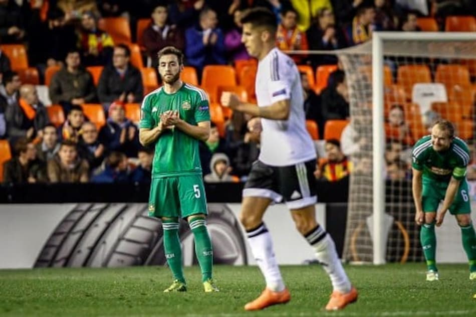 Barcelona estuda trocar lateral-direito com o Valencia