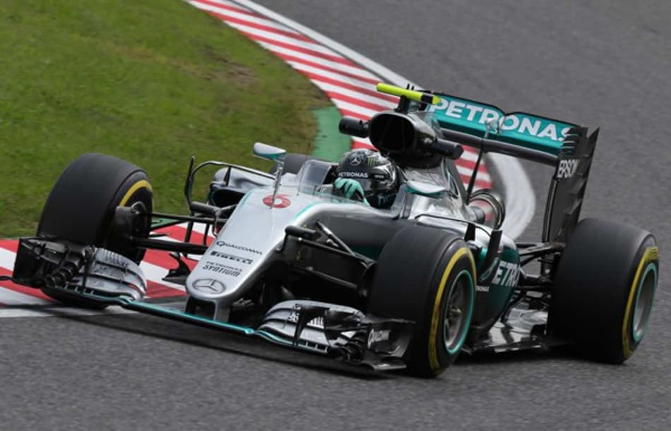 Atrás de Rosberg, Hamilton classifica dia de treinos como "realmente bom"