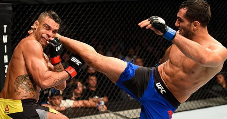 Gegard Mousasi derrotou Vitor Belfort por nocaute técnico aos 4:40min do R2
