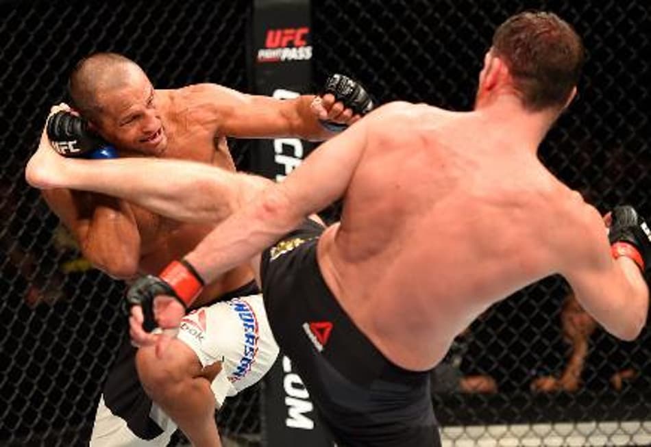 Vídeo em câmera lenta exibe novos ângulos do UFC Manchester