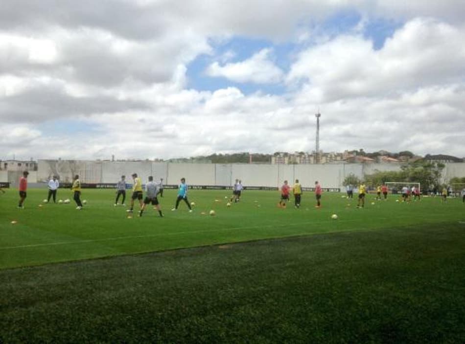 TEMPO REAL: Corinthians faz atividade de olho no Santa Cruz
