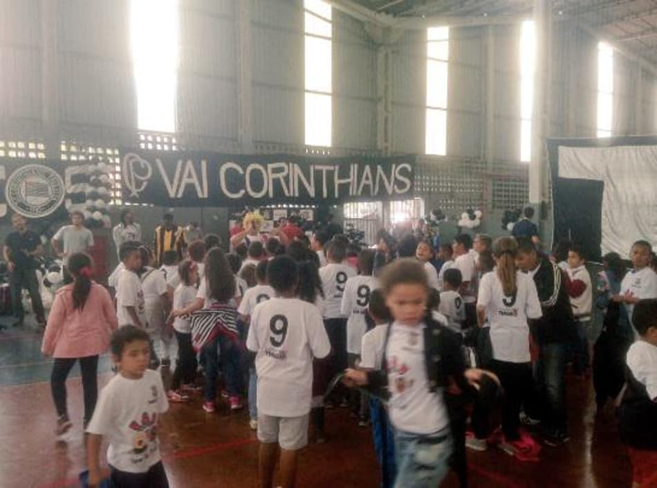 TEMPO REAL: Evento no Corinthians tem entrevistas de zagueiro e volante