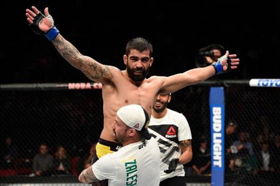 Elizeu Capoeira exalta treinadores em nova vitória no UFC