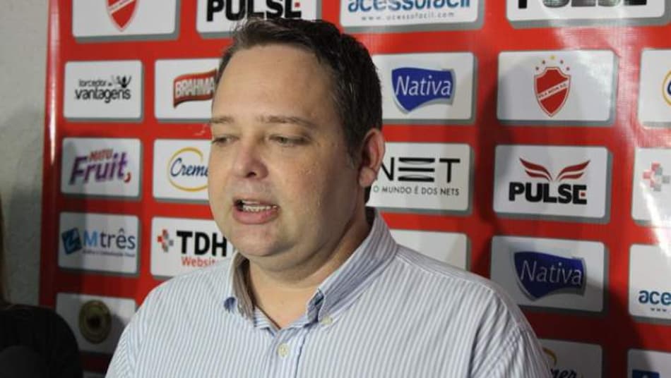 Às vésperas do Derby, presidente do Vila Nova renuncia