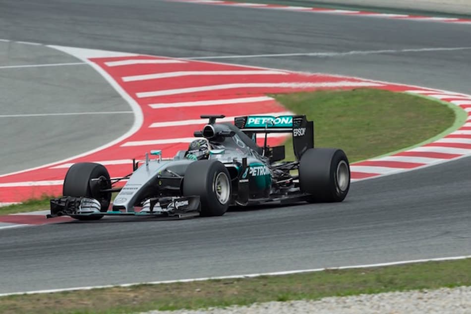 Nico Rosberg completa 60 voltas de testes na Espanha