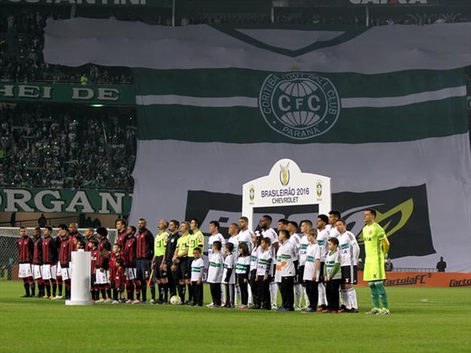 Por “retaliação”, Atlético-PR sobe ingresso da torcida do Coritiba para R$ 200
