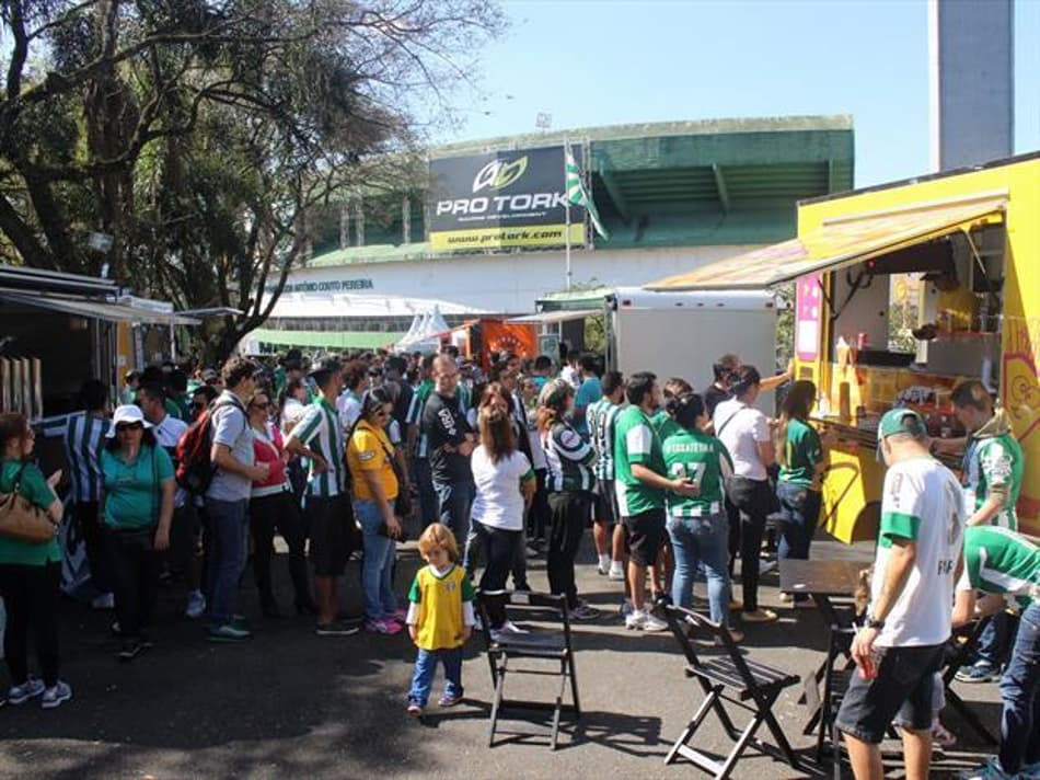 Coritiba recusa ingressos a R$ 200 e fará evento no Couto Pereira para clássico Atletiba