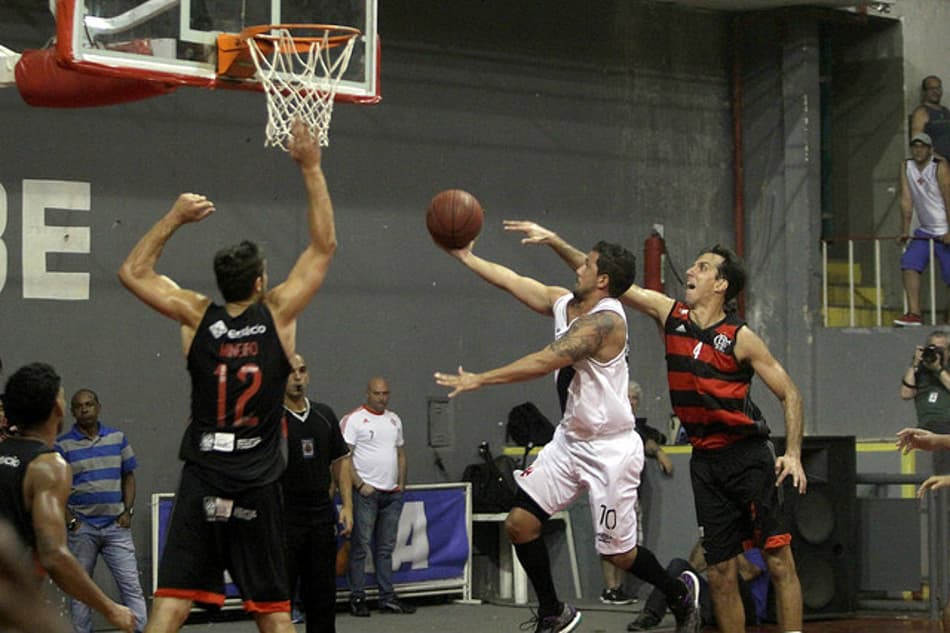 Na emoção! Flamengo vence o Vasco e vai aos playoffs em primeiro