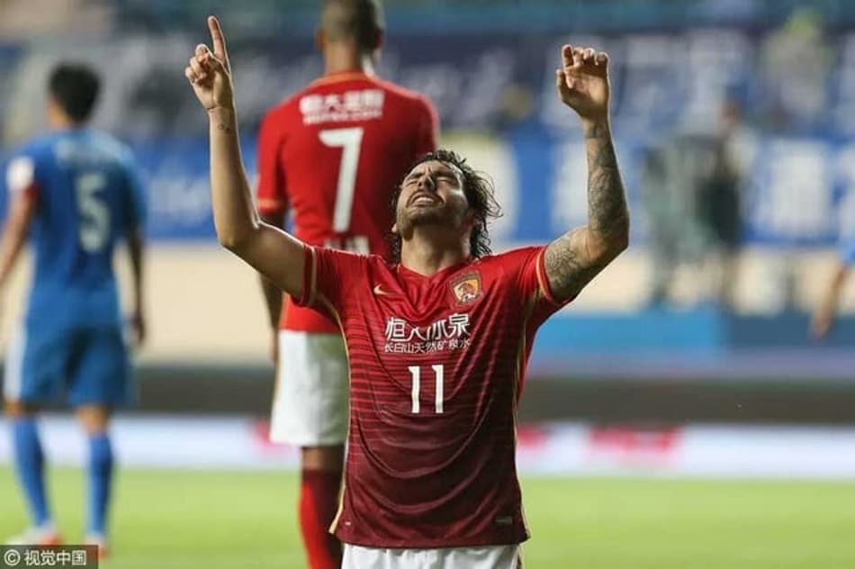 11 títulos em 6 anos: Goulart celebra nova conquista no futebol chinês