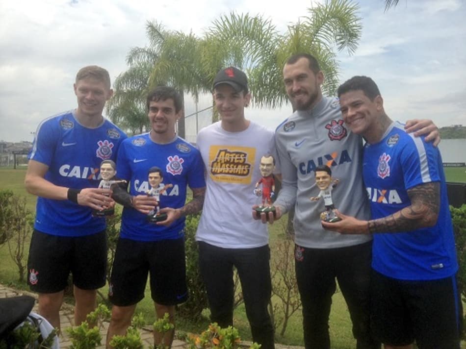 Minicorintianos: jogadores do Timão ganham bonecos de massinha
