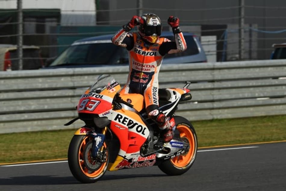 Com quedas de Rossi e Lorenzo, Márquez garante título antecipado no Japão
