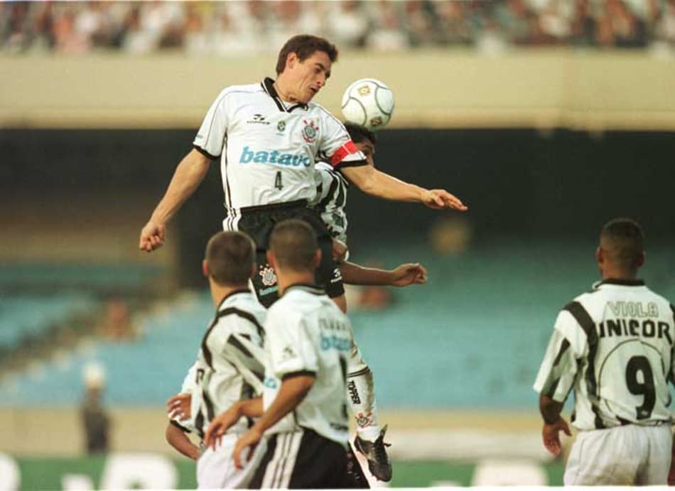 Gringos no Brasil: Gamarra, o zagueiro que encantou a torcida do Corinthians