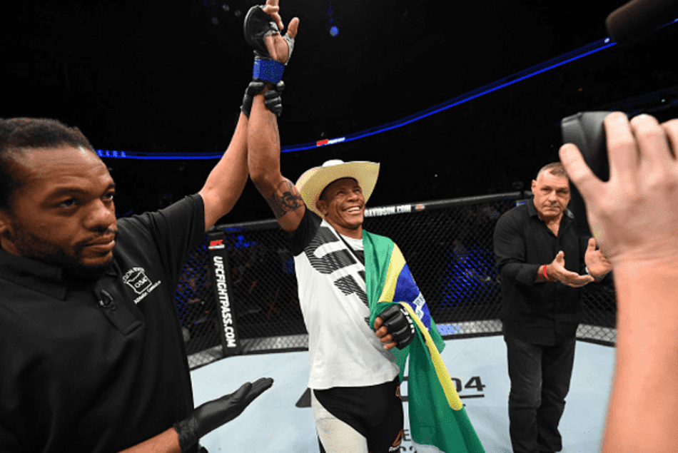 Alex Cowboy sobe de peso e encara Tim Means no UFC 207, em dezembro