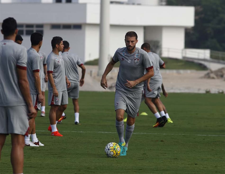 Cria do Coritiba, zagueiro quer volta por cima no Tricolor no Couto Pereira