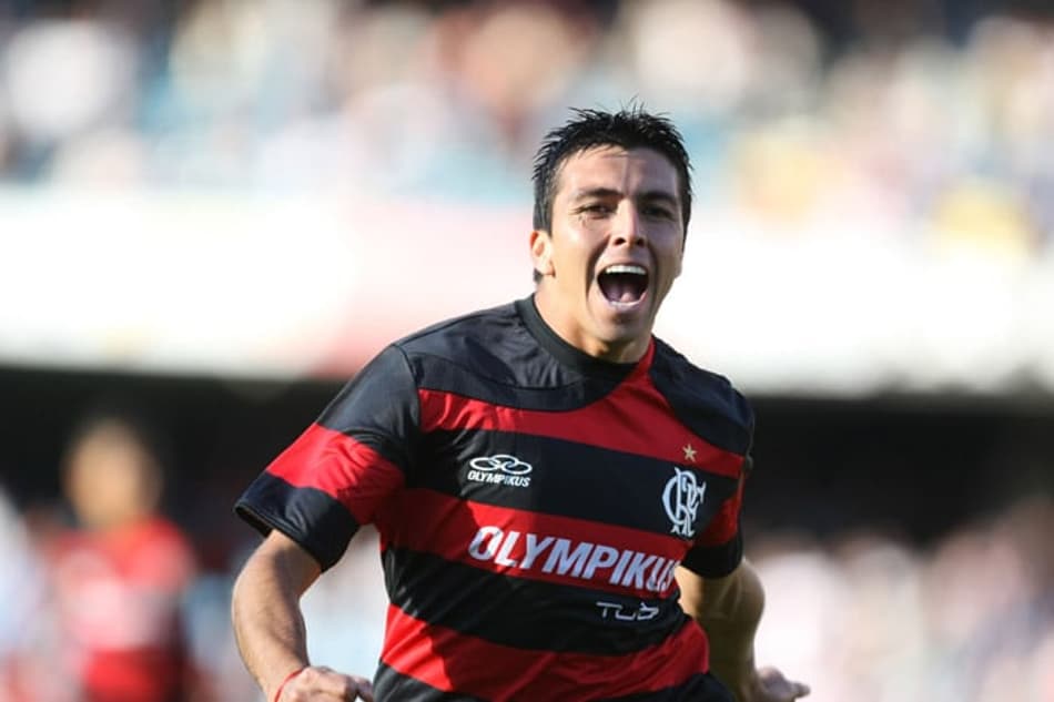 Ex-Flamengo, Gonzalo Fierro acerta o seu retorno ao futebol