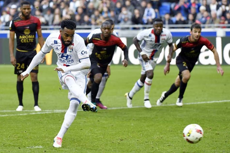 Lyon perde em casa e vai se distanciando da parte alta da tabela