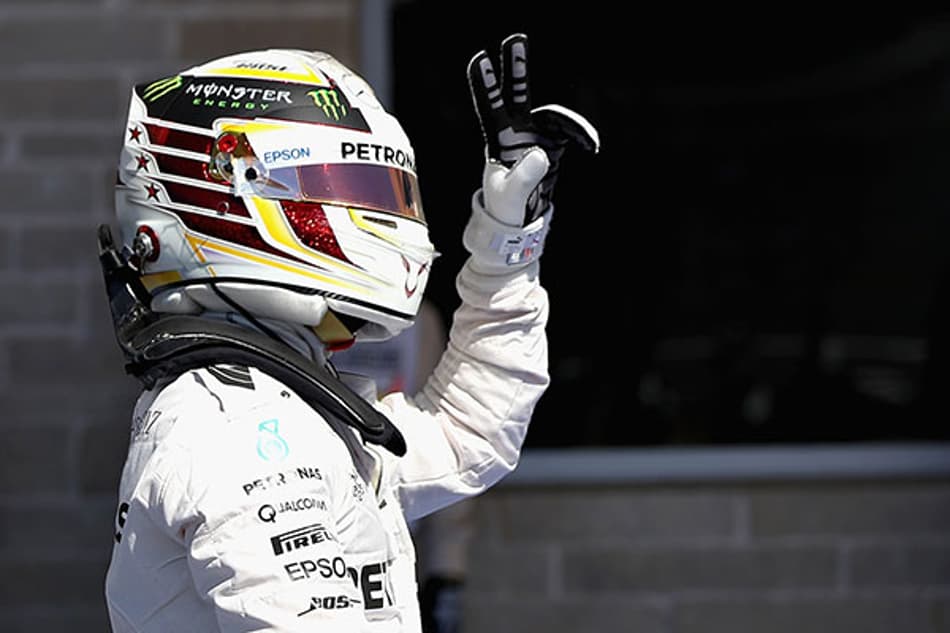Lewis Hamilton comemora sua primeira pole em Austin