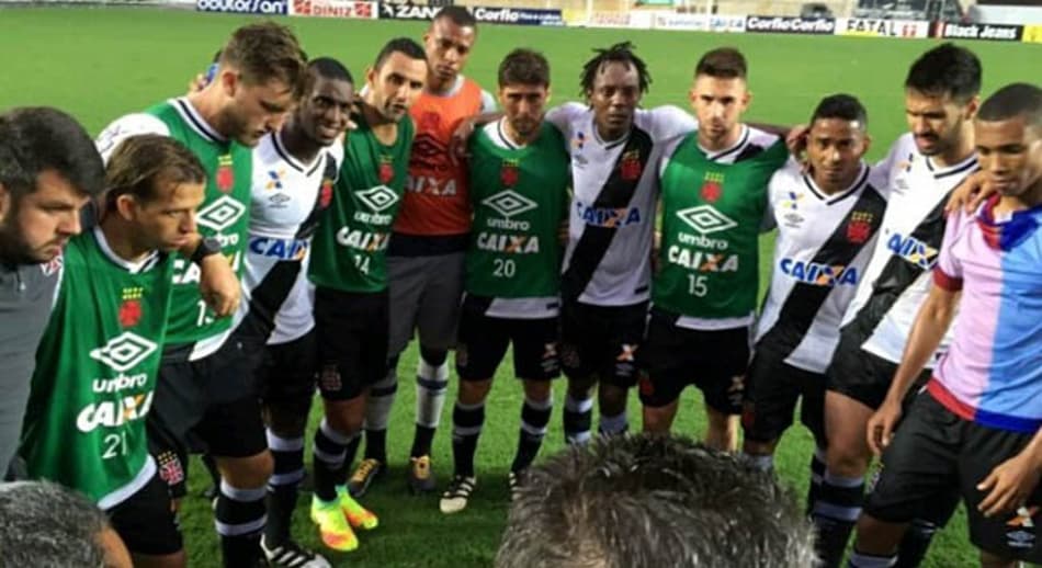 Jorginho ressalta bom ambiente após Vasco vencer com reunião em campo