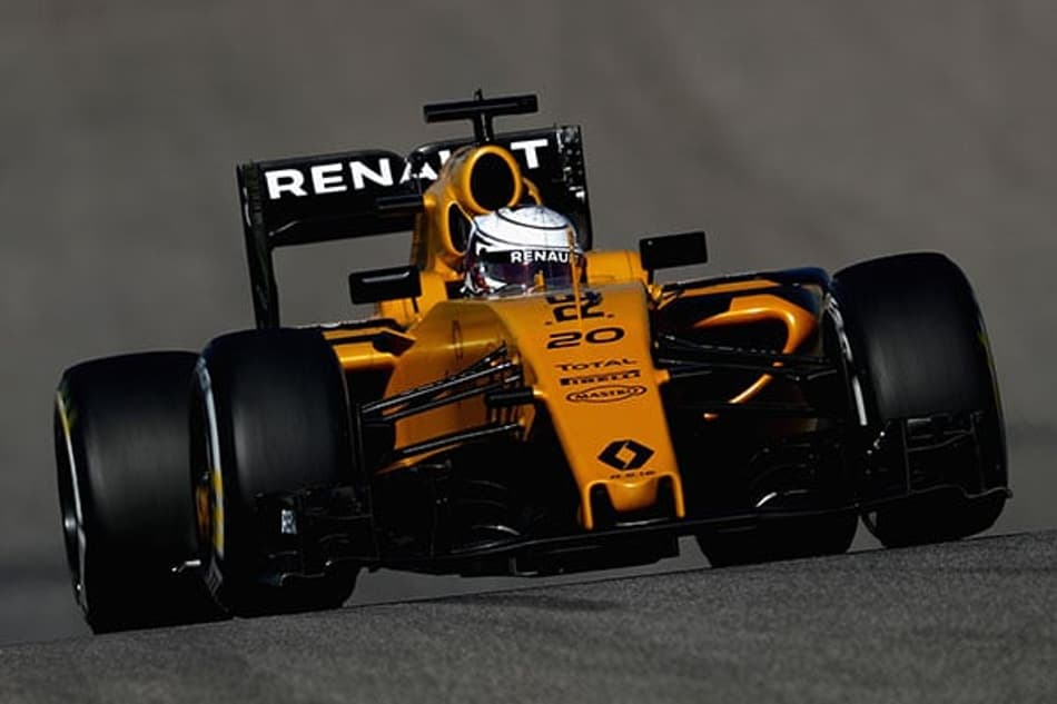 Kevin Magnussen e Esteban Ocon lideram corrida por vaga na Renault