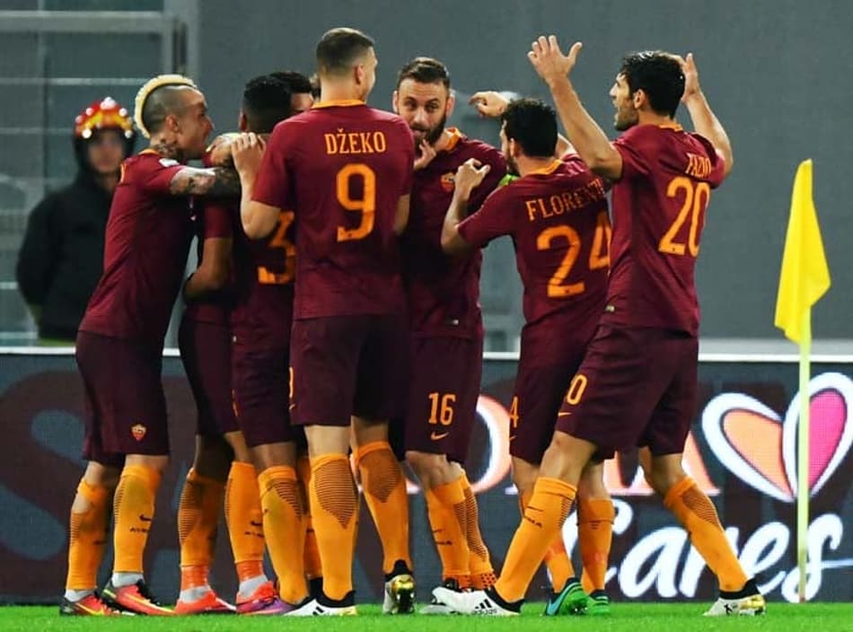 Roma goleia o Palermo e fica a dois pontos da líder Juventus