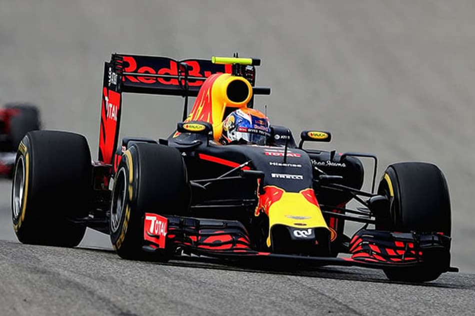 Red Bull confirma problema na caixa de câmbio de Verstappen