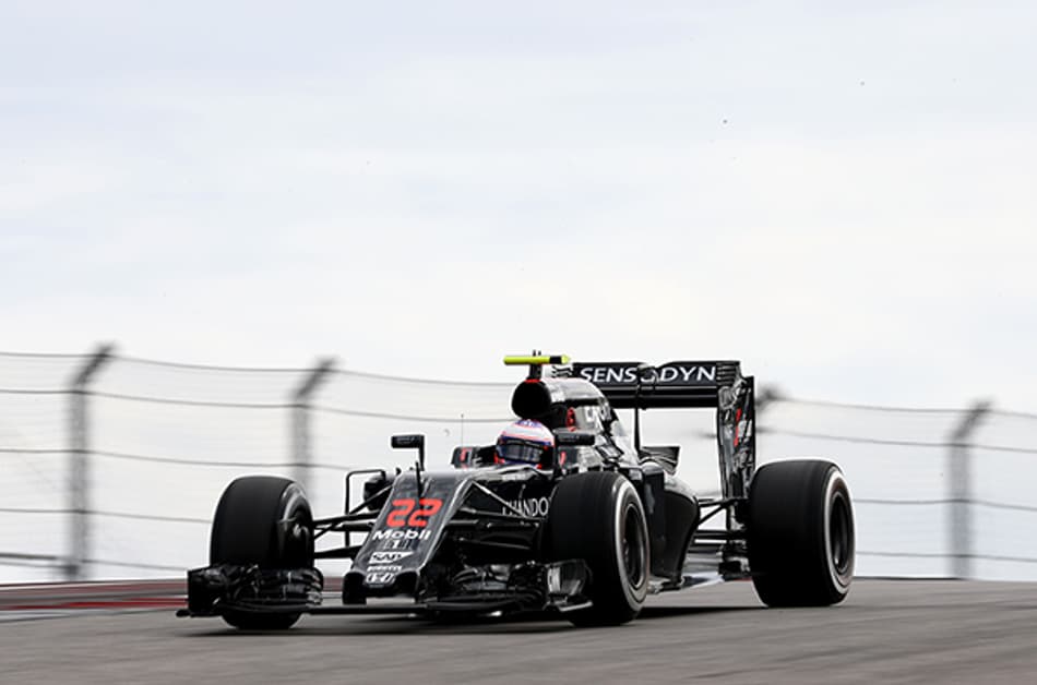 Button: "É ótimo conseguir pontos com ambos os carros"