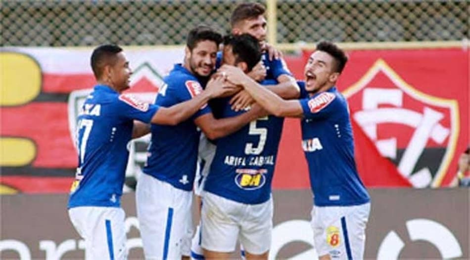 Bryan fala em superação diante do Vitória e convoca torcida