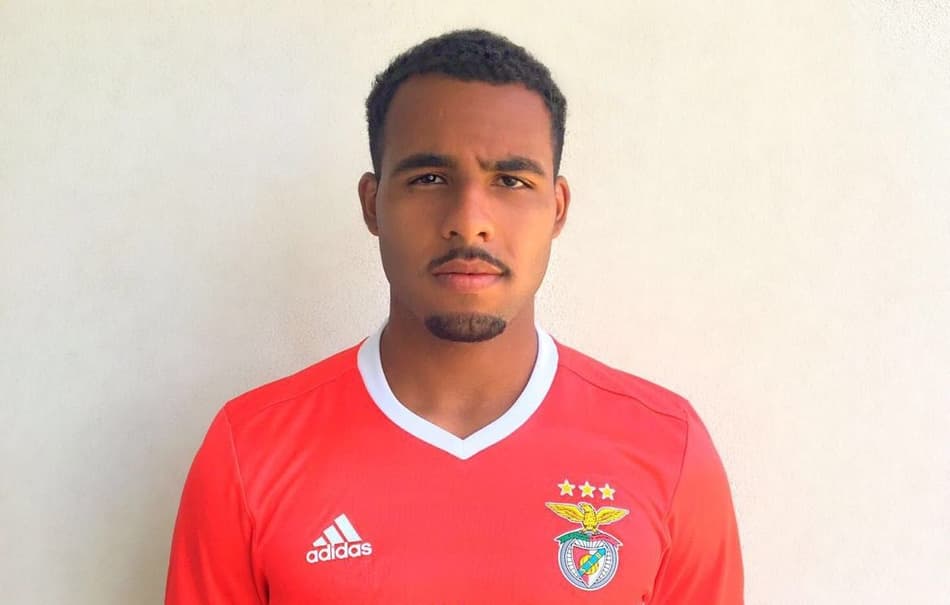 Atlético-PR cobra R$ 102 milhões do Benfica por levar promessa da base