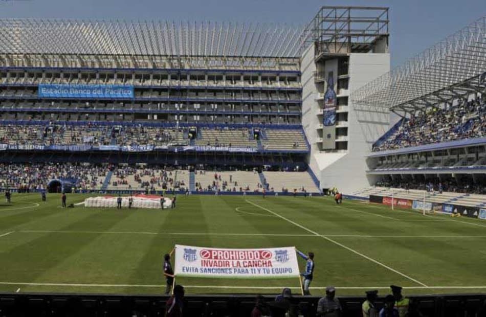 Estádios novos na América do Sul: a maior altitude do mundo e o gramado do Papa Francisco