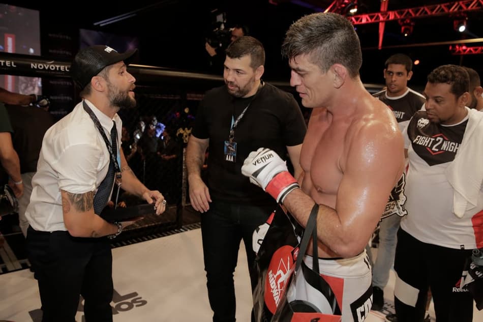 Paulo Thiago venceu a luta principal da noite e levou prêmio da organização do Fight 2 Night