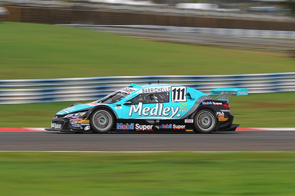 Stock Car: Barrichello voa, faz a pole e busca 'engrossar' disputa pelo título