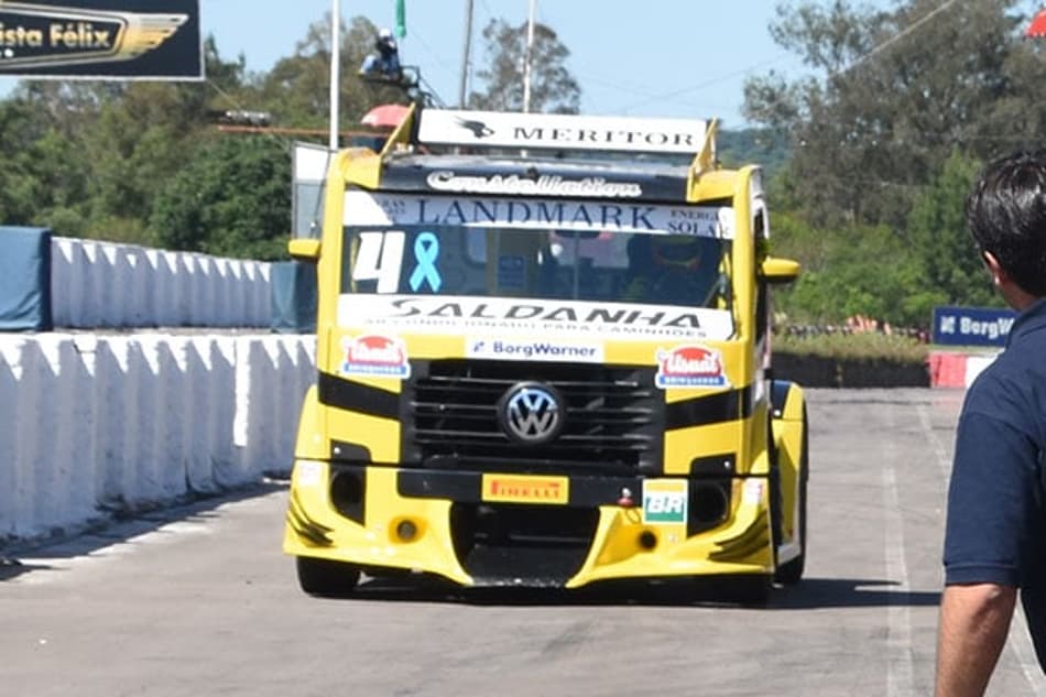 Felipe Giaffone faz a pole da Truck em Guaporé