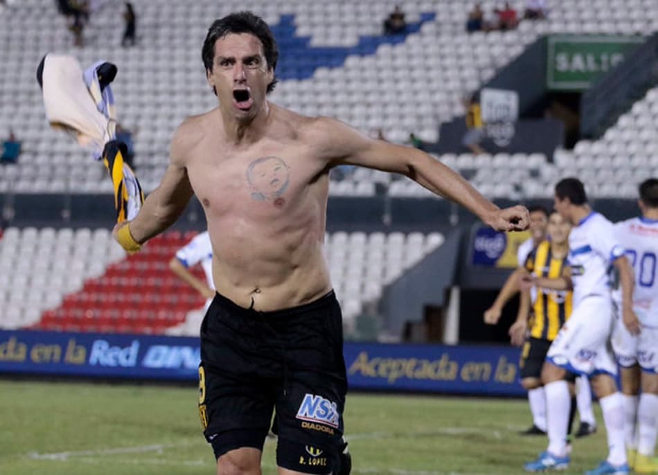 Lendário atacante do futebol sul-americano anuncia aposentadoria