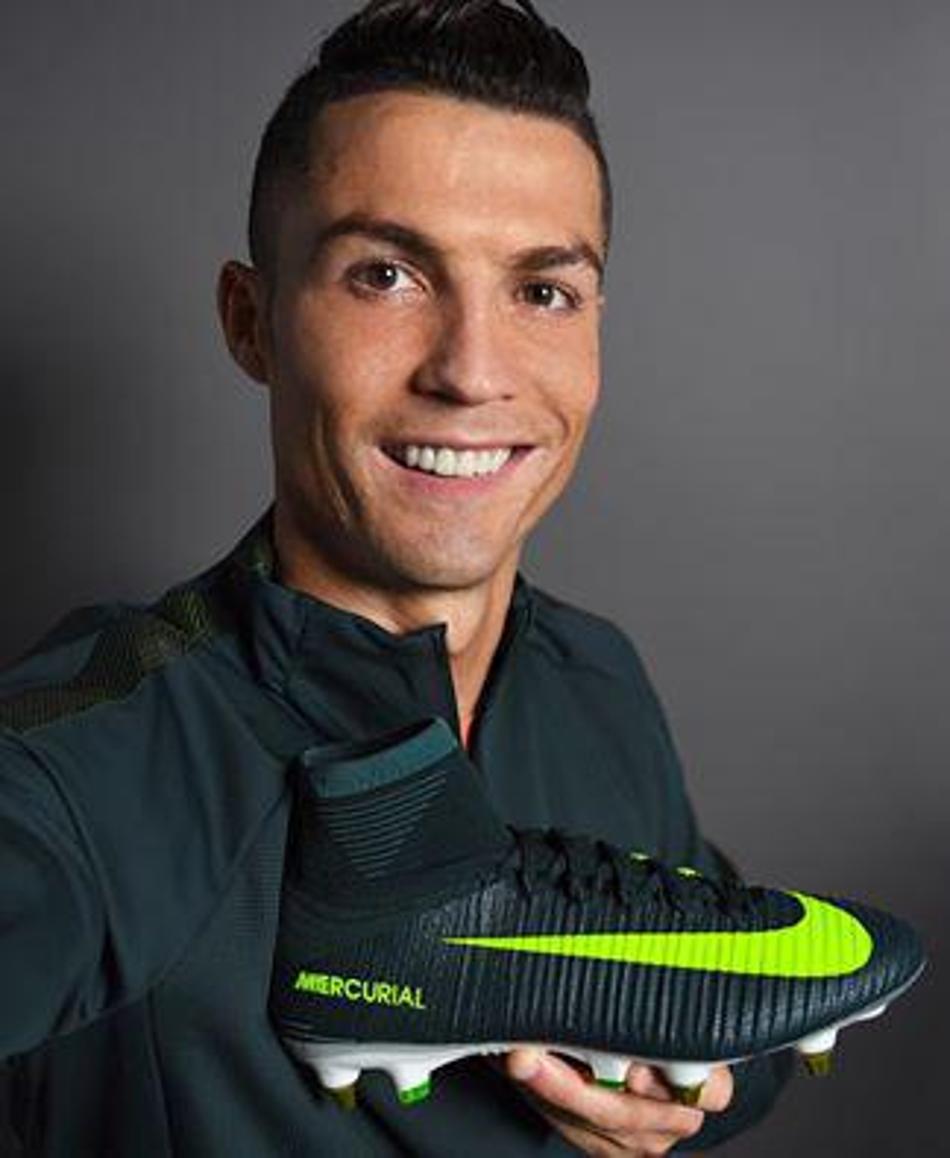 Cristiano Ronaldo assina contrato vitalício com a Nike, afirma jornal espanhol