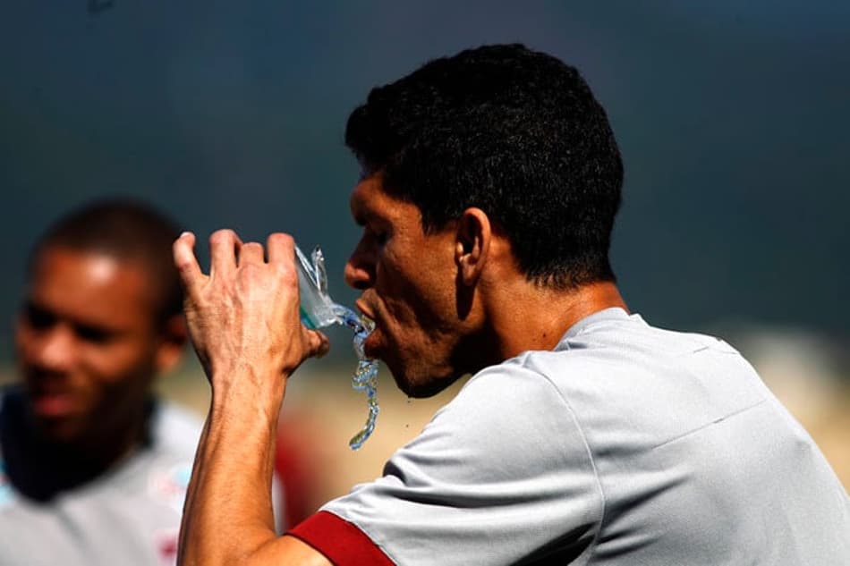 Magno Alves, Rooney, Özil, James… O resumo do vaivém no fim de semana