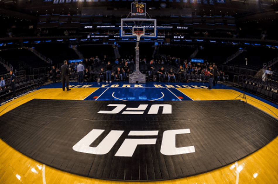 De primeira, McGregor acerta cesta de três pontos em treino pré-UFC 205
