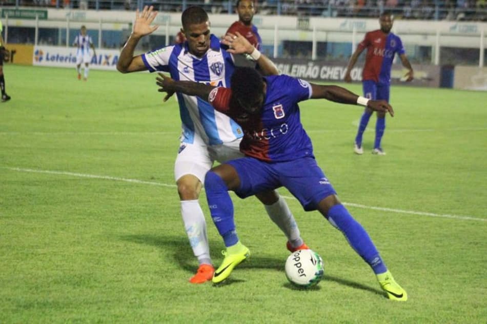 Paraná festeja empate com Paysandu e projeta permanência na Série B contra Tigre