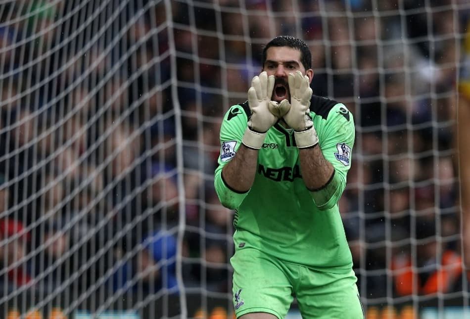 Argentino se torna o goleiro com mais partidas pelo Crystal Palace