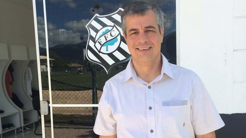 Léo Franco é apresentado e fala em fazer história com Figueirense